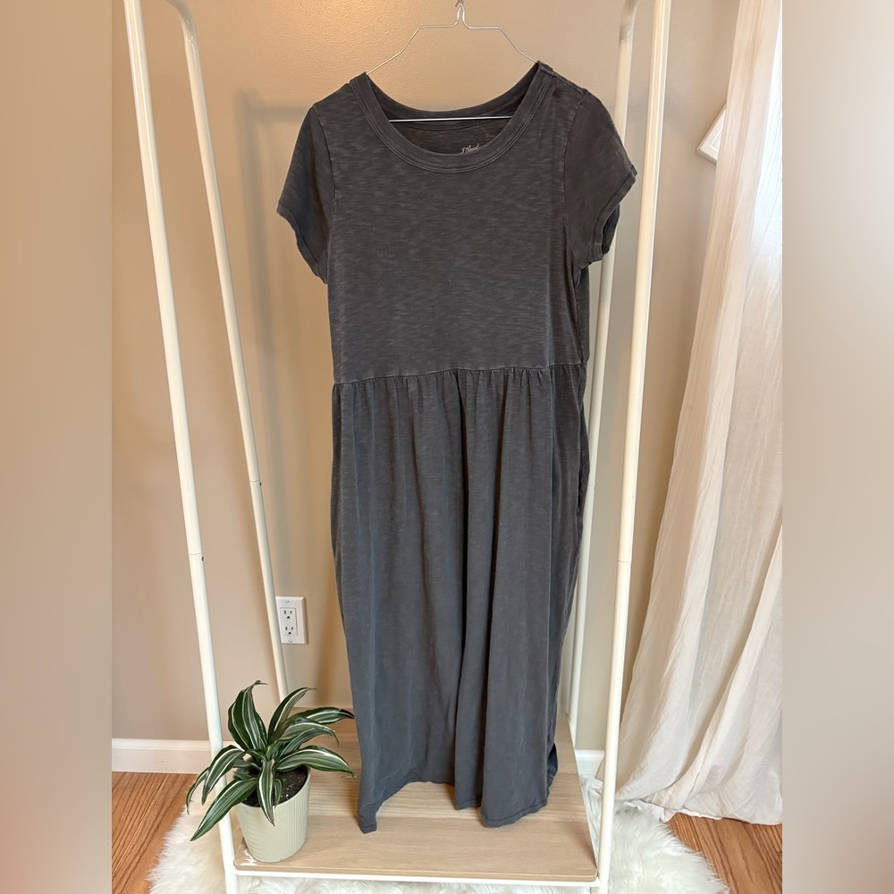 Universal Thread Charcoal Short Sleeve Dress